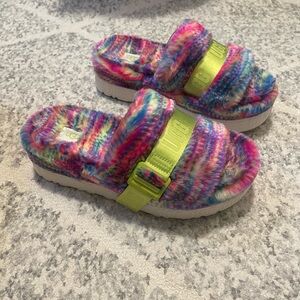 NEW in box UGG Fluffita in Pixelate rainbow multicolor with white sole Sz 8